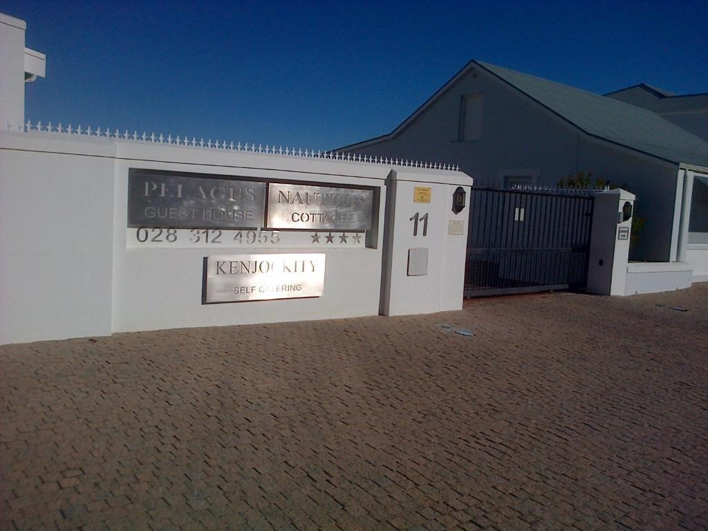 Kenjockity Self Catering Apartments Hermanus Buitenkant foto